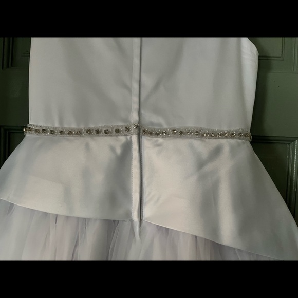 GIRLS WHITE DRESS WITH TIARA AND VEIL SIZE 8 - Picture 6 of 12